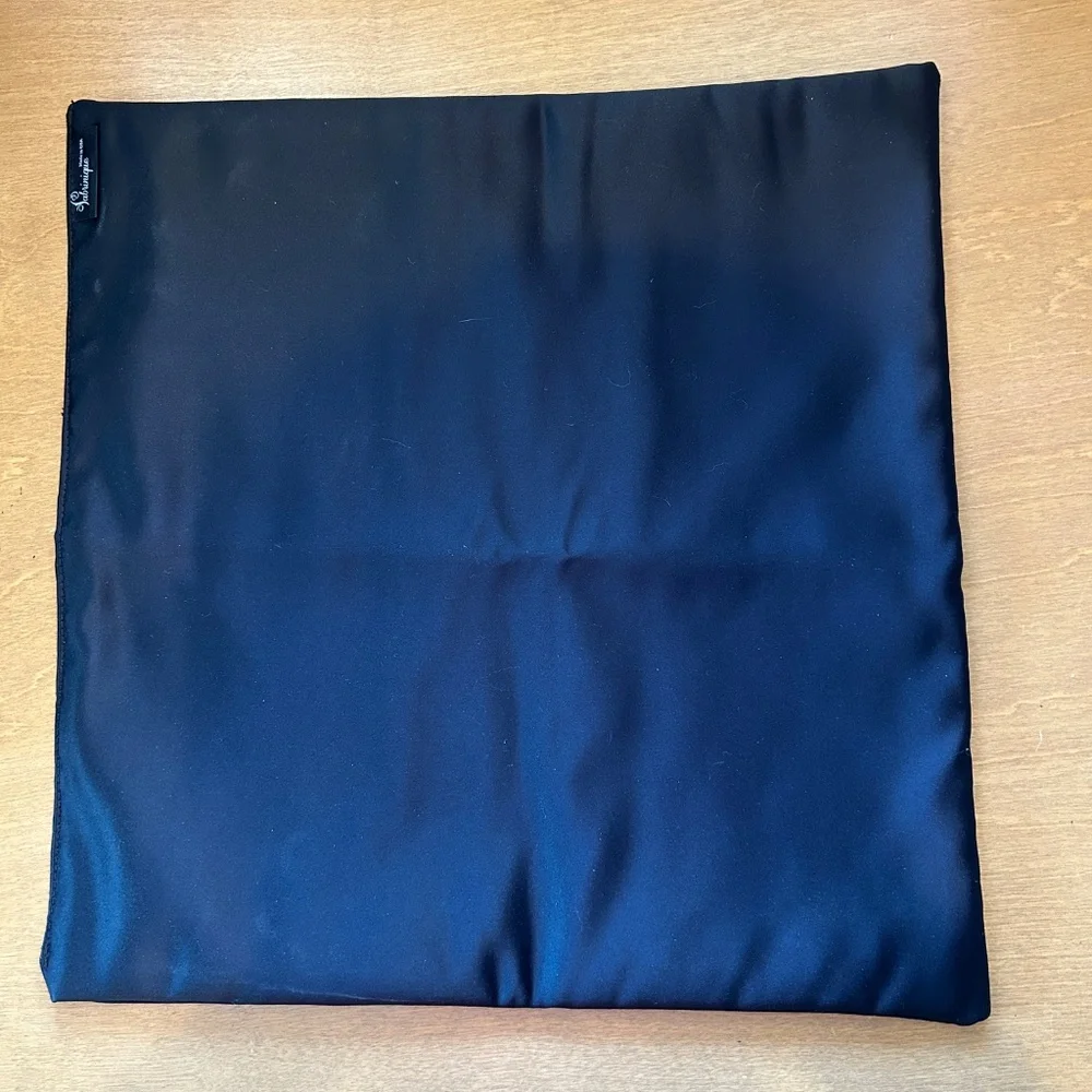 NWOT Silky Square for Display or Acrylic/Plastic Shoe Boxes - Black
